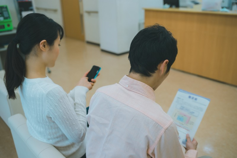 病気やケガで休業中、会社員時代のように傷病手当金が支給されると思っていたが、国民健康保険には制度がないと知り愕然とする個人事業主さまのイメージ