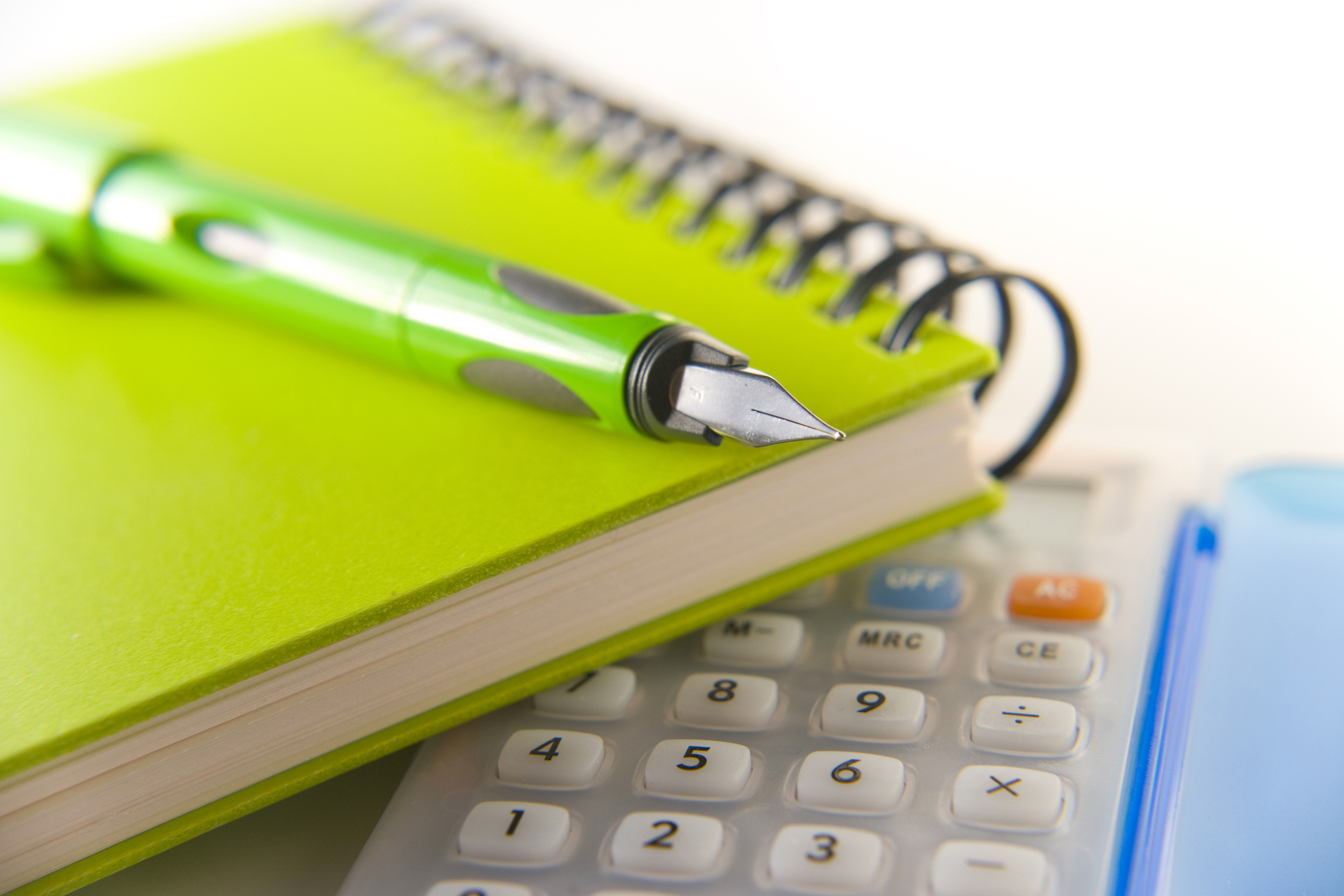 事務コストが保険料収益を上回り赤字になるPL保険の構造図