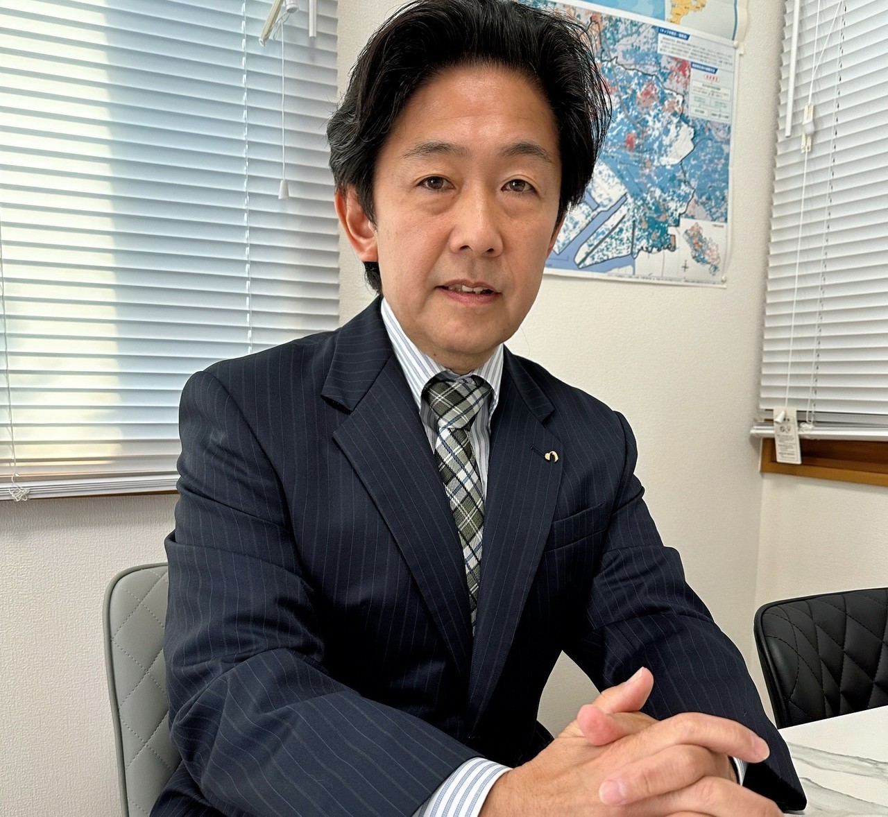 あおば総合保険株式会社代表の高倉秀和。Web完結でスピーディーな対応を行うためのオンライン会議風景。
